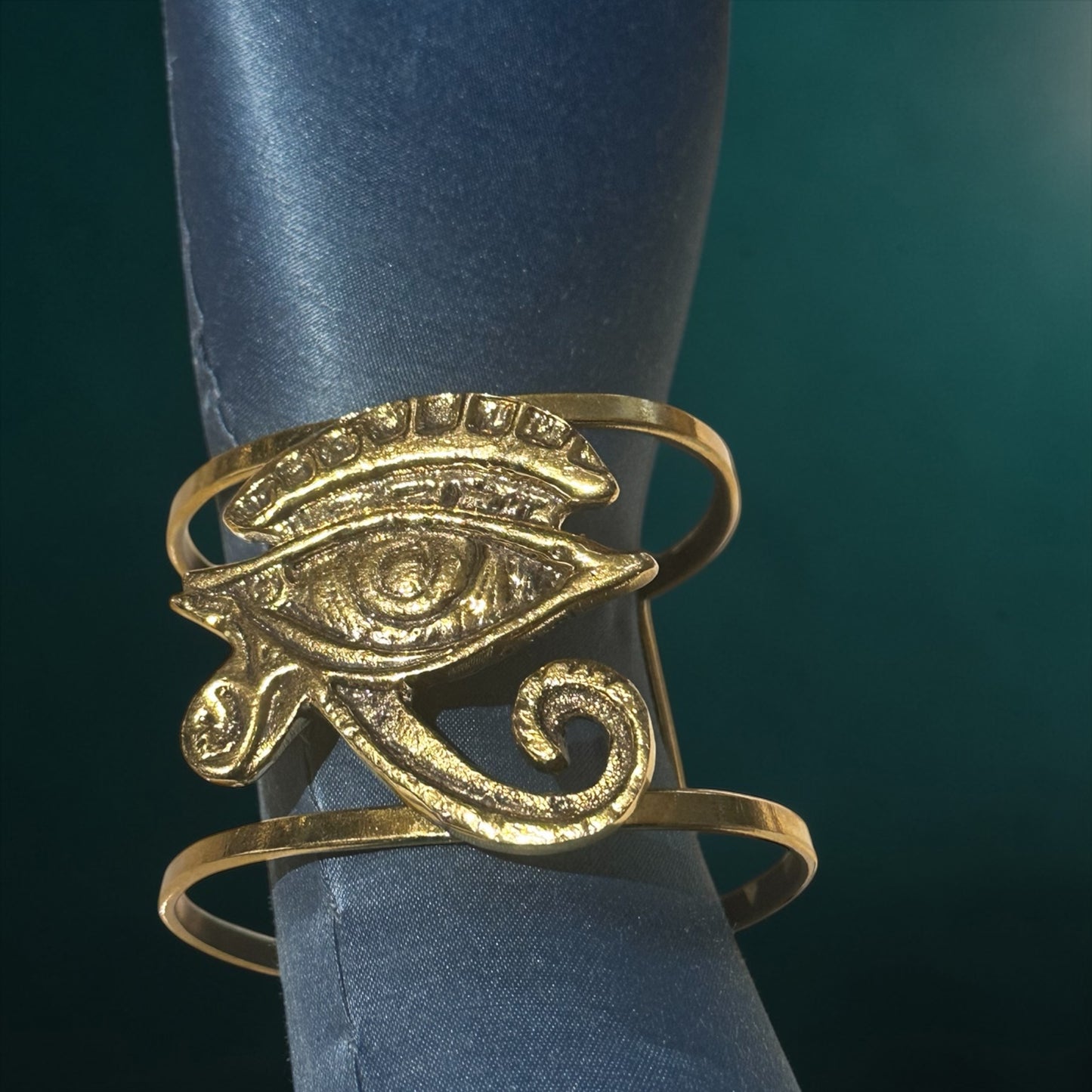 EYE OF PROTECTION CUFF