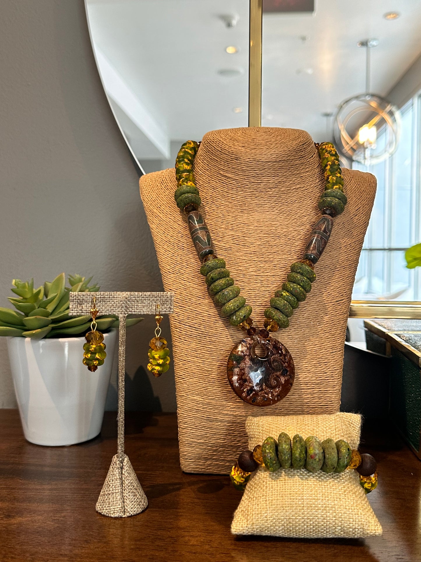Akwaba Earthshine Pendant Set