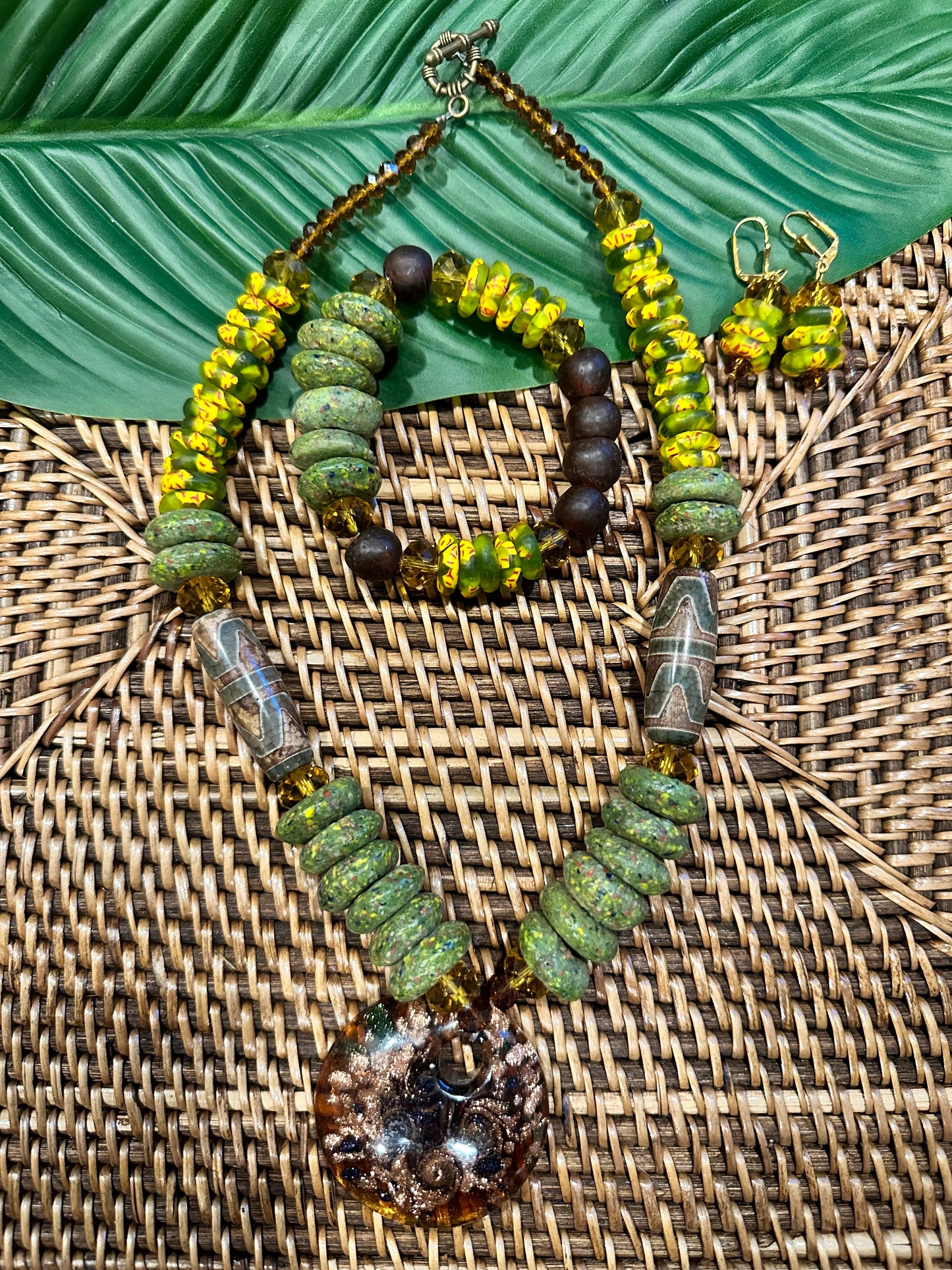 Akwaba Earthshine Pendant Set