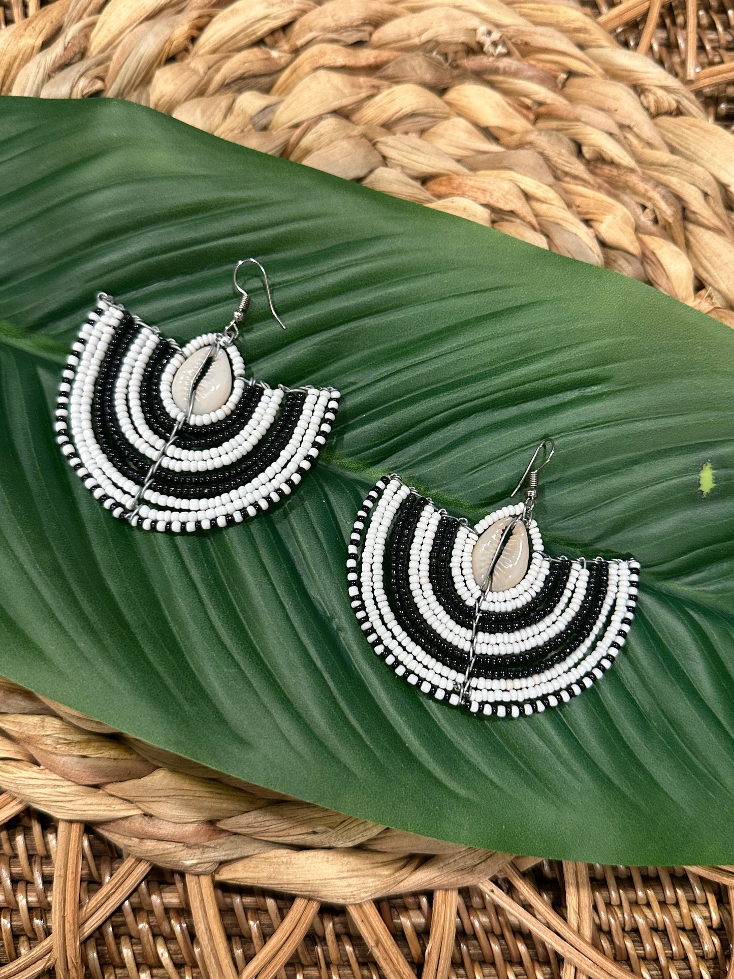 Mandere Black White Earrings