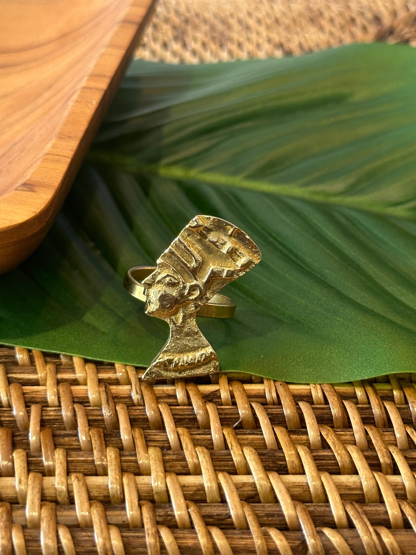 Anel de latão Nefertiti (pequeno)
