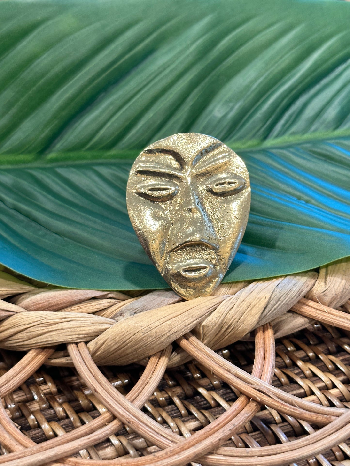 Anel de máscara facial de inspiração africana