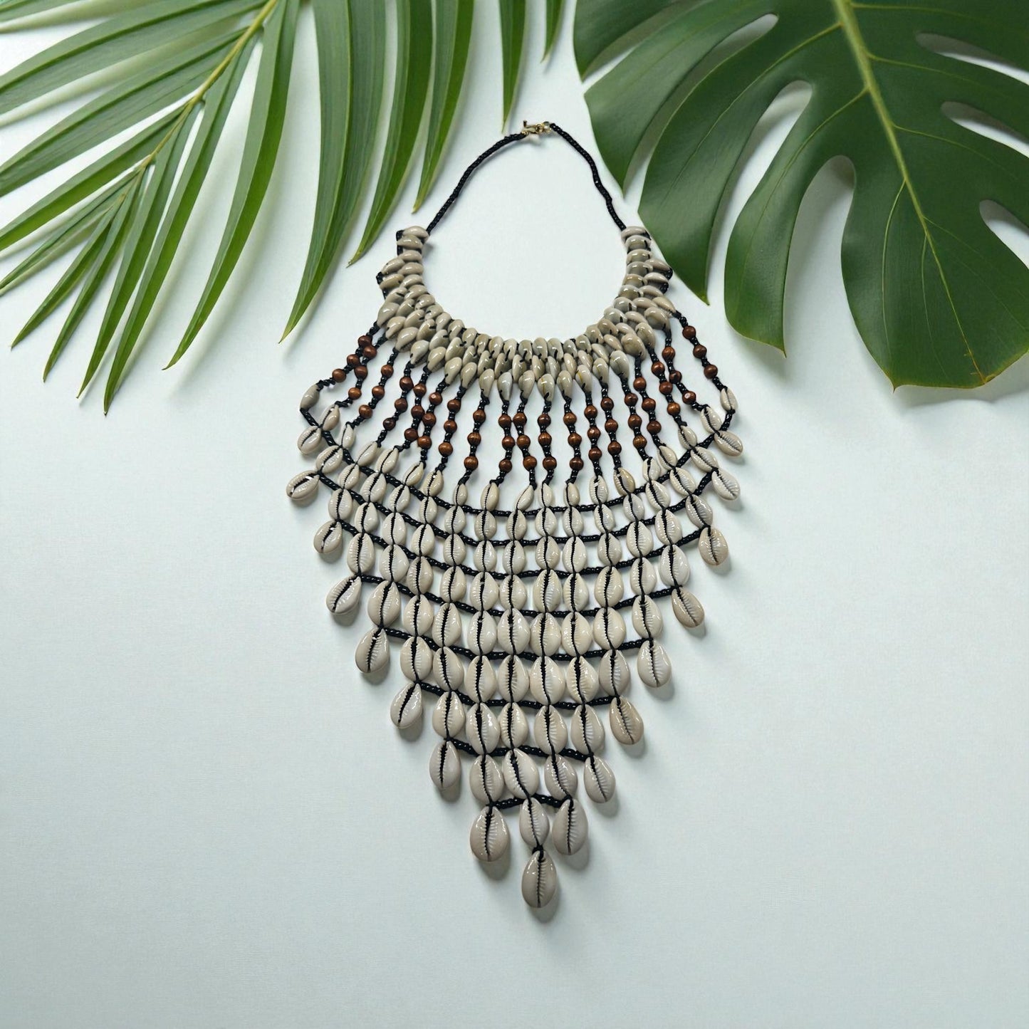 Majaji wa Bahari Cowrie Necklace (Brown)