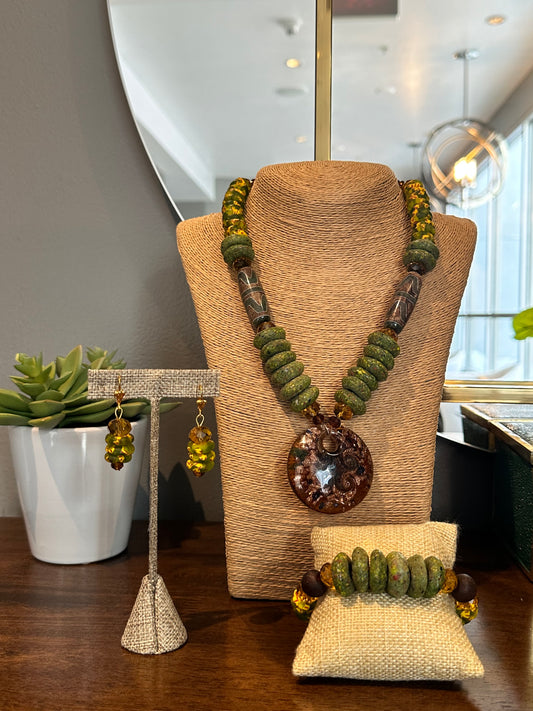 Akwaba Earthshine Pendant Set