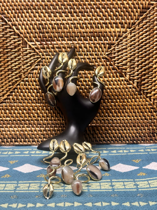 Anel Amarachi Cowrie Marrom
