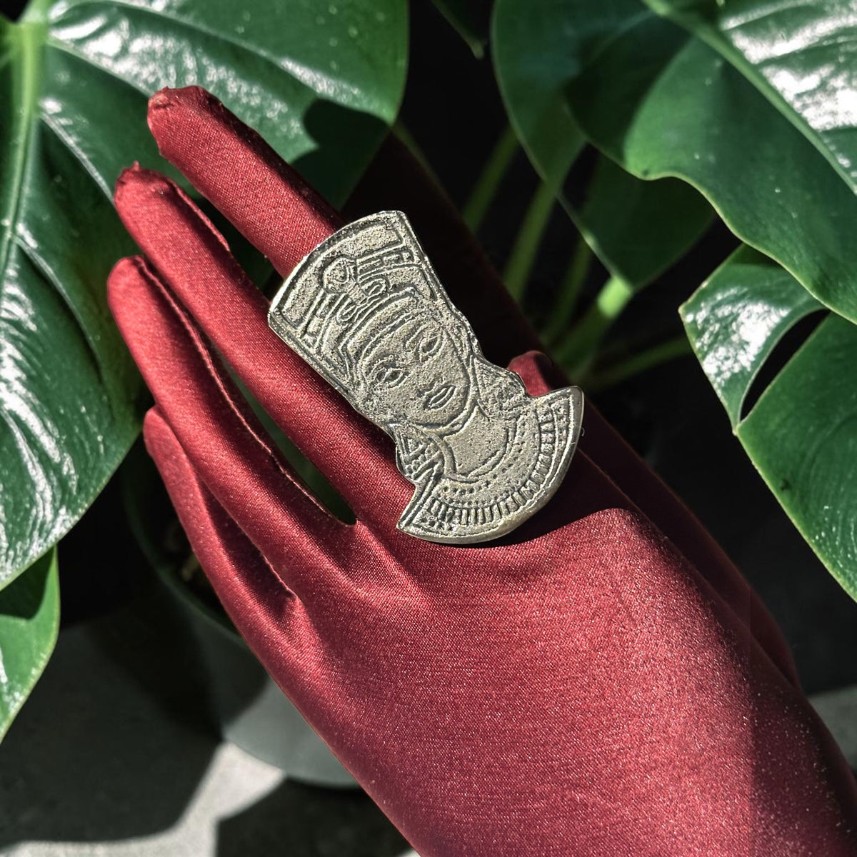 Nefertiti Majesty Silver Ring