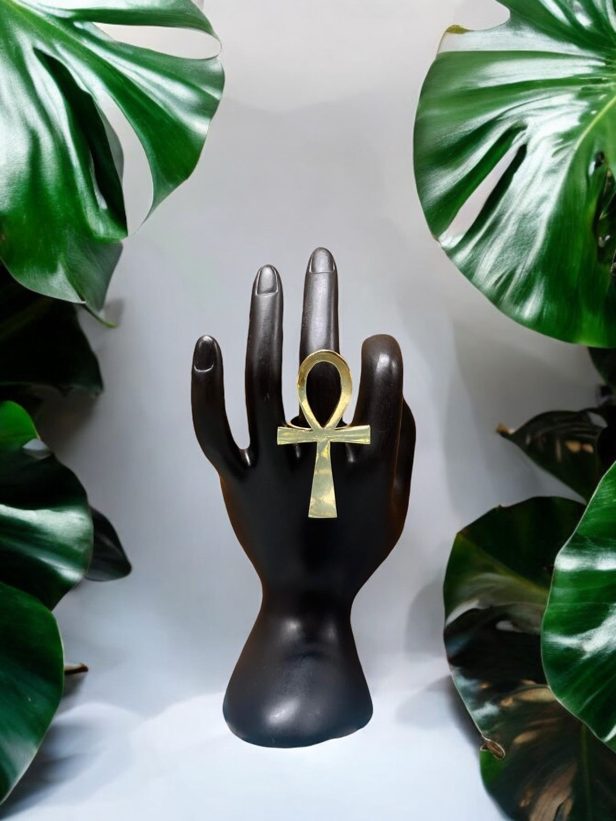 Anel de latão Ankh estilo 2 (leve imperfeição)