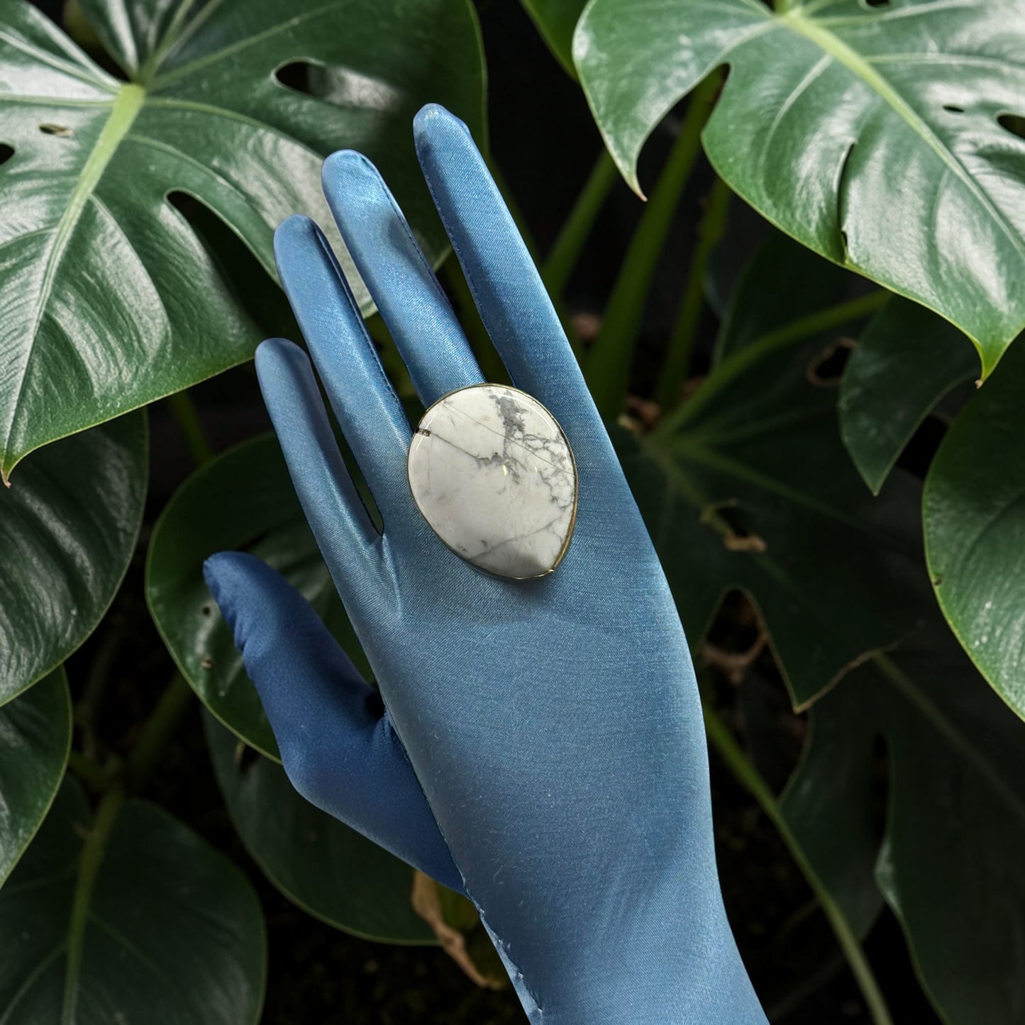 Howlite Brass Ring – Teardrop