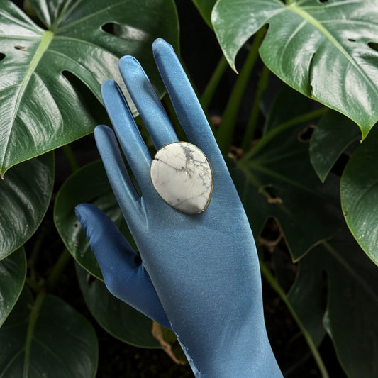 Howlite Brass Ring – Teardrop