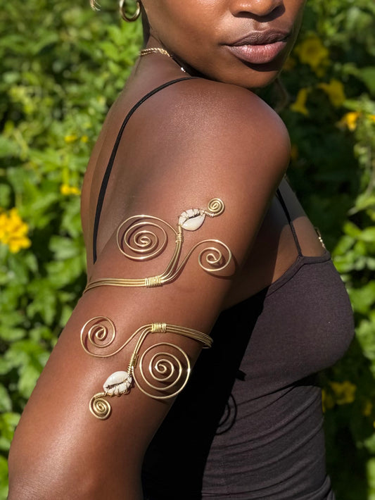 Golden Flow – Twin Swirl Cowrie Brass Arm Cuff