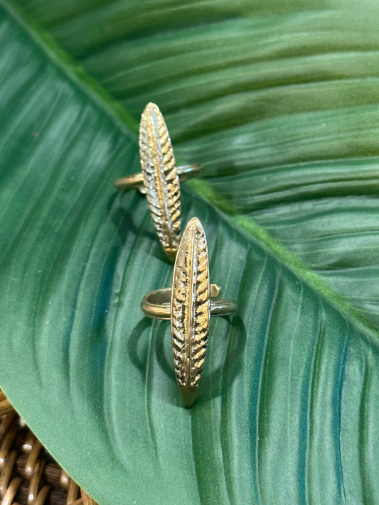 Leyo: anel de latão queniano feito à mão com detalhes ornamentados