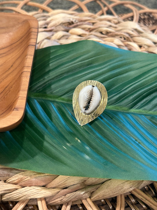 Anel de latão Cowrie Shell